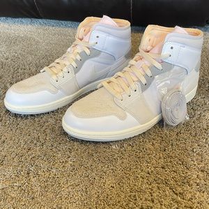 Mens 2022 Air Jordan 1 Mid SE ‘Inside Out’